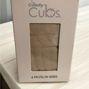 Comfy Cubs Muslin Bibs - Cream